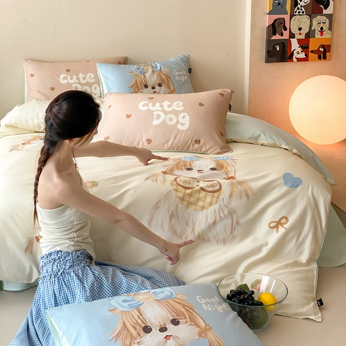 91家纺网 家纺一手货源 找家纺 卡姿家纺 2026春夏全棉60支长绒棉卡通大版印花四件套 小狗玛吉斯