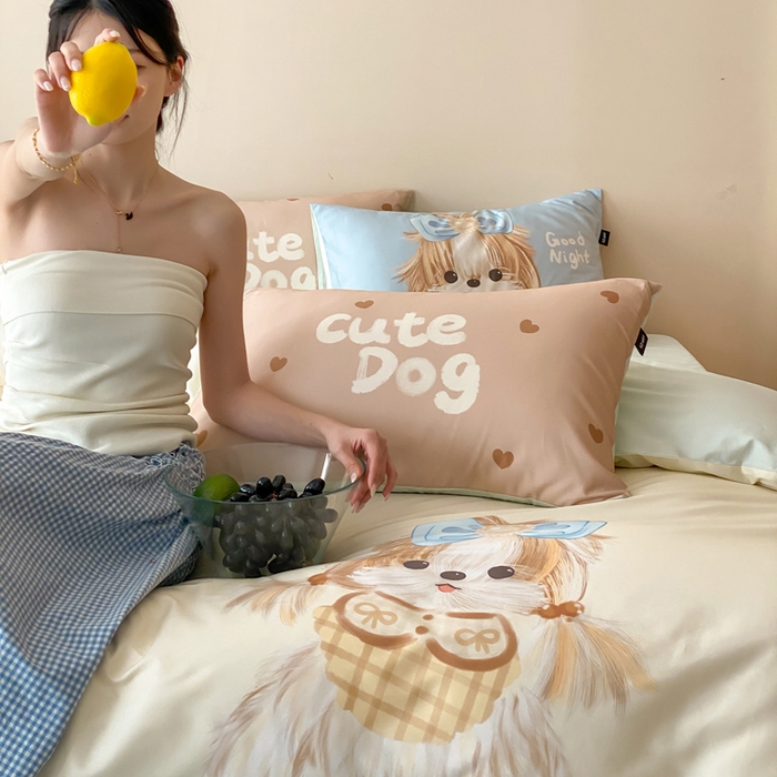 91家纺网 家纺一手货源 找家纺 卡姿家纺 2026春夏全棉60支长绒棉卡通大版印花四件套 小狗玛吉斯