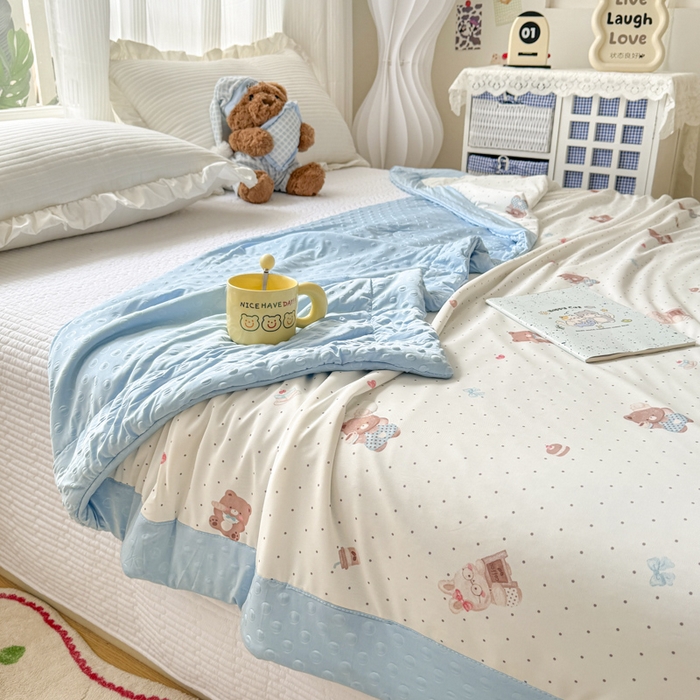 91家纺网 家纺一手货源 找家纺 花满路 2026新款氨凉感丝夏被 小熊仔