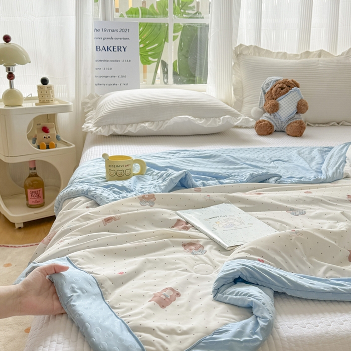 91家纺网 家纺一手货源 找家纺 花满路 2026新款氨凉感丝夏被 小熊仔