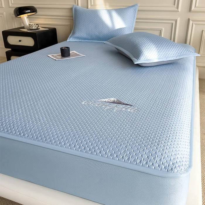 91家纺网 家纺一手货源 找家纺 人人爱家纺 2026新款冰豆豆刺绣软凉席床笠 富士山-天蓝