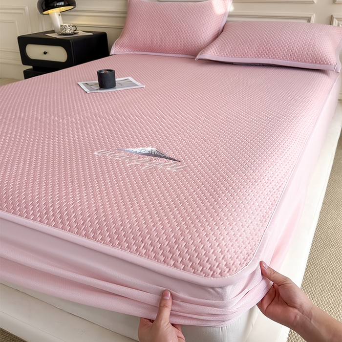 91家纺网 家纺一手货源 找家纺 人人爱家纺 2026新款冰豆豆刺绣软凉席床笠 富士山-粉