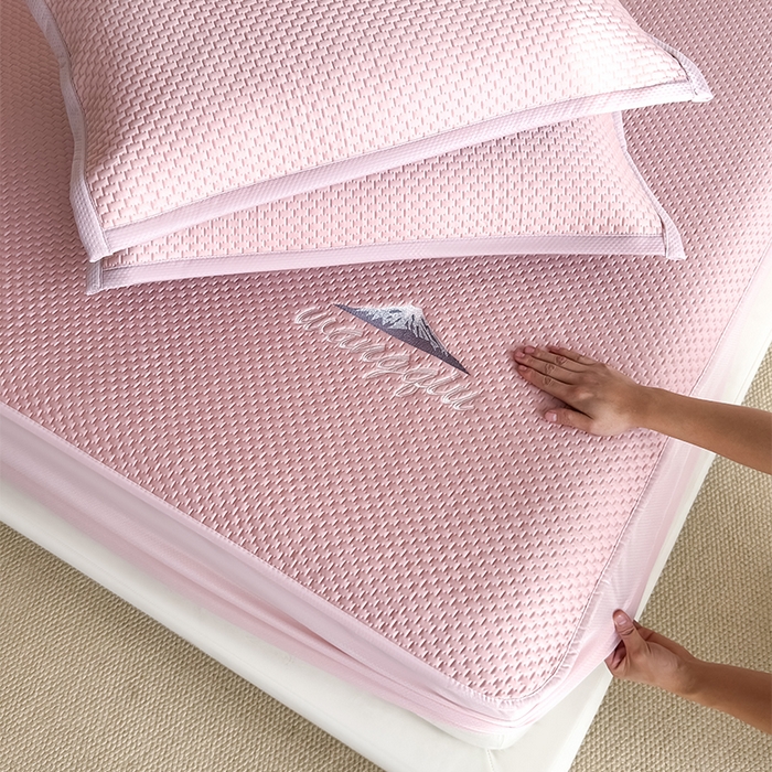 91家纺网 家纺一手货源 找家纺 人人爱家纺 2026新款冰豆豆刺绣软凉席床笠 富士山-粉