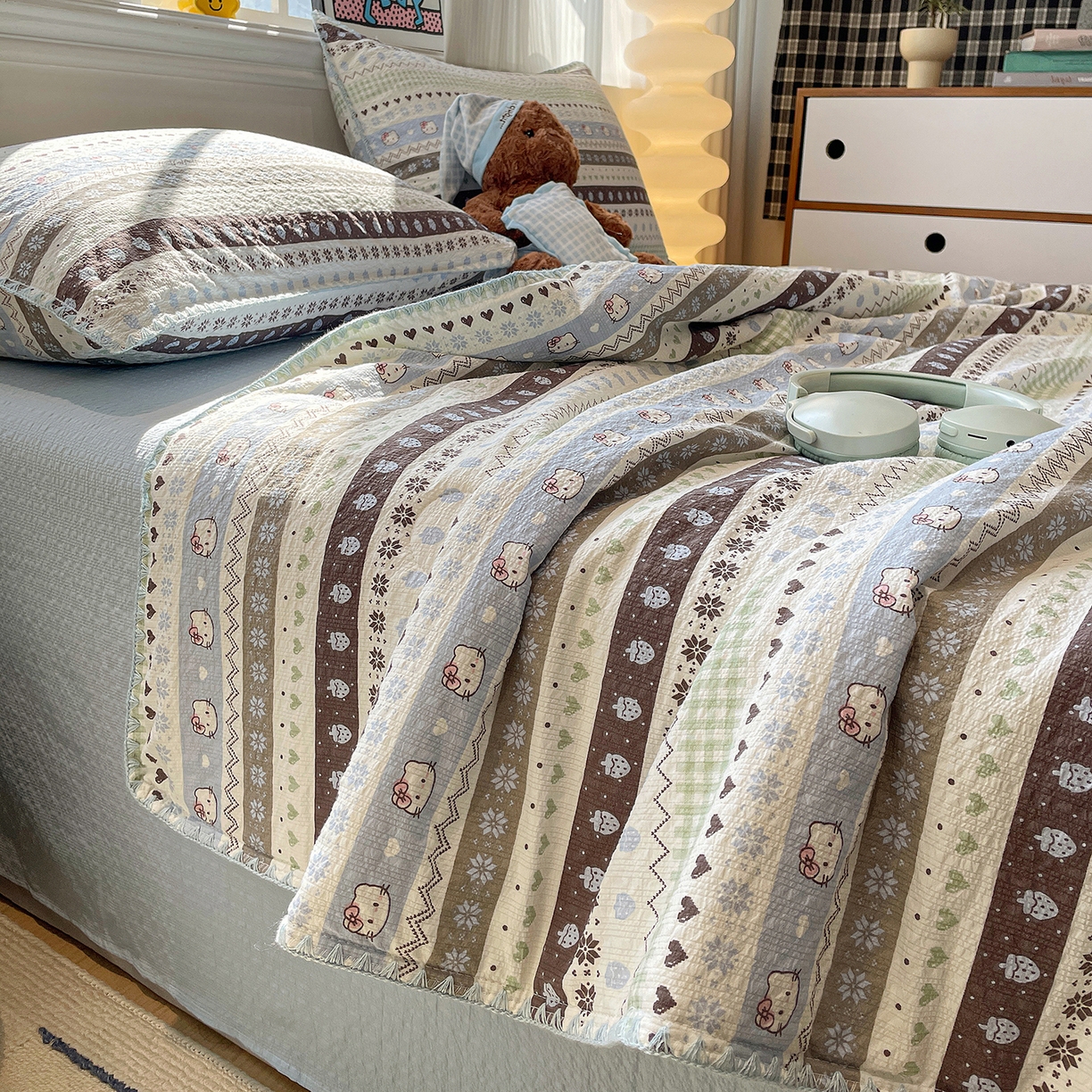 91家纺网 家纺一手货源 找家纺 奈颜 2026新款费尔岛云柔泡芙纱A类贝壳边夏被四件套-提供买家秀 猫咪集-蓝