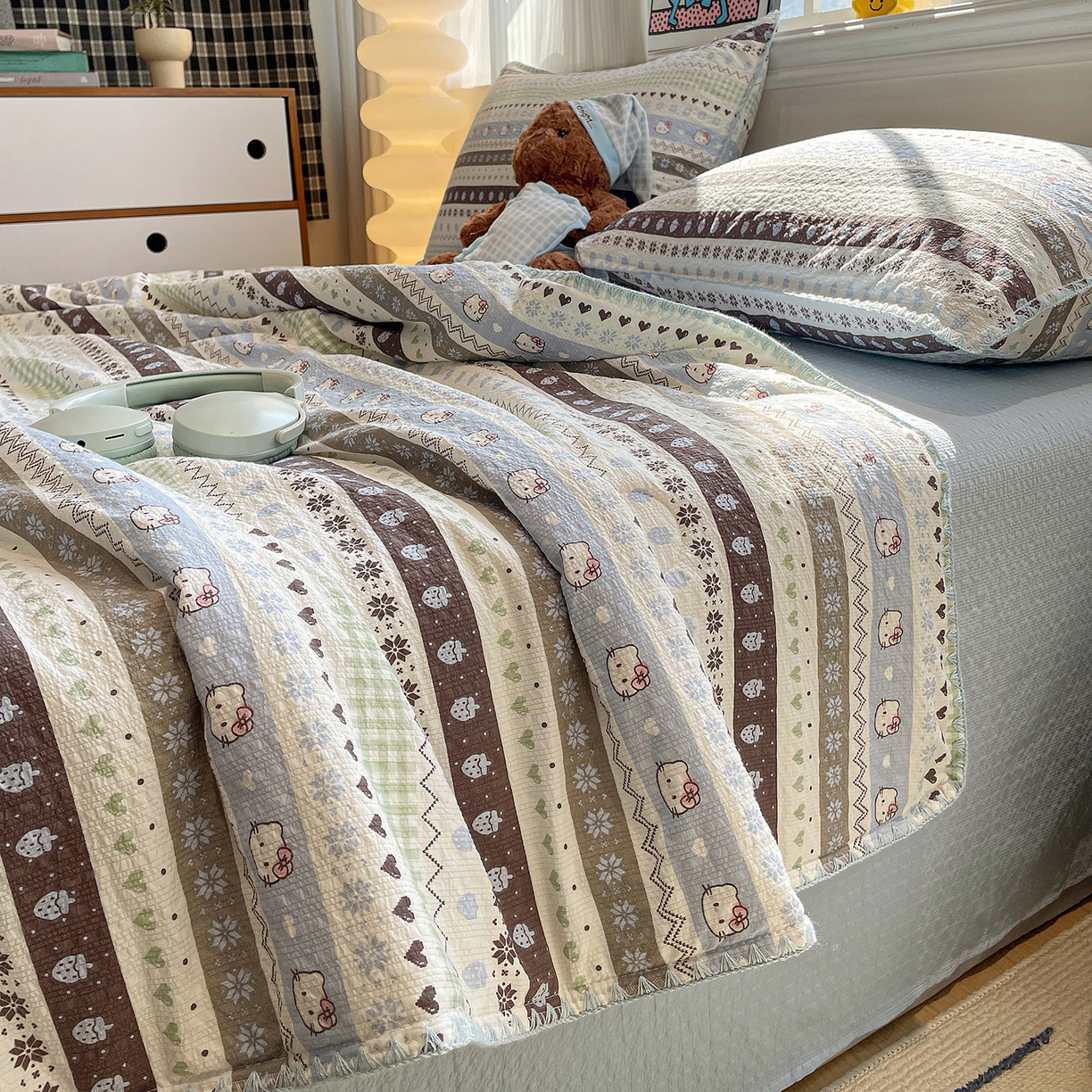 91家纺网 家纺一手货源 找家纺 奈颜 2026新款费尔岛云柔泡芙纱A类贝壳边夏被四件套-提供买家秀 猫咪集-蓝