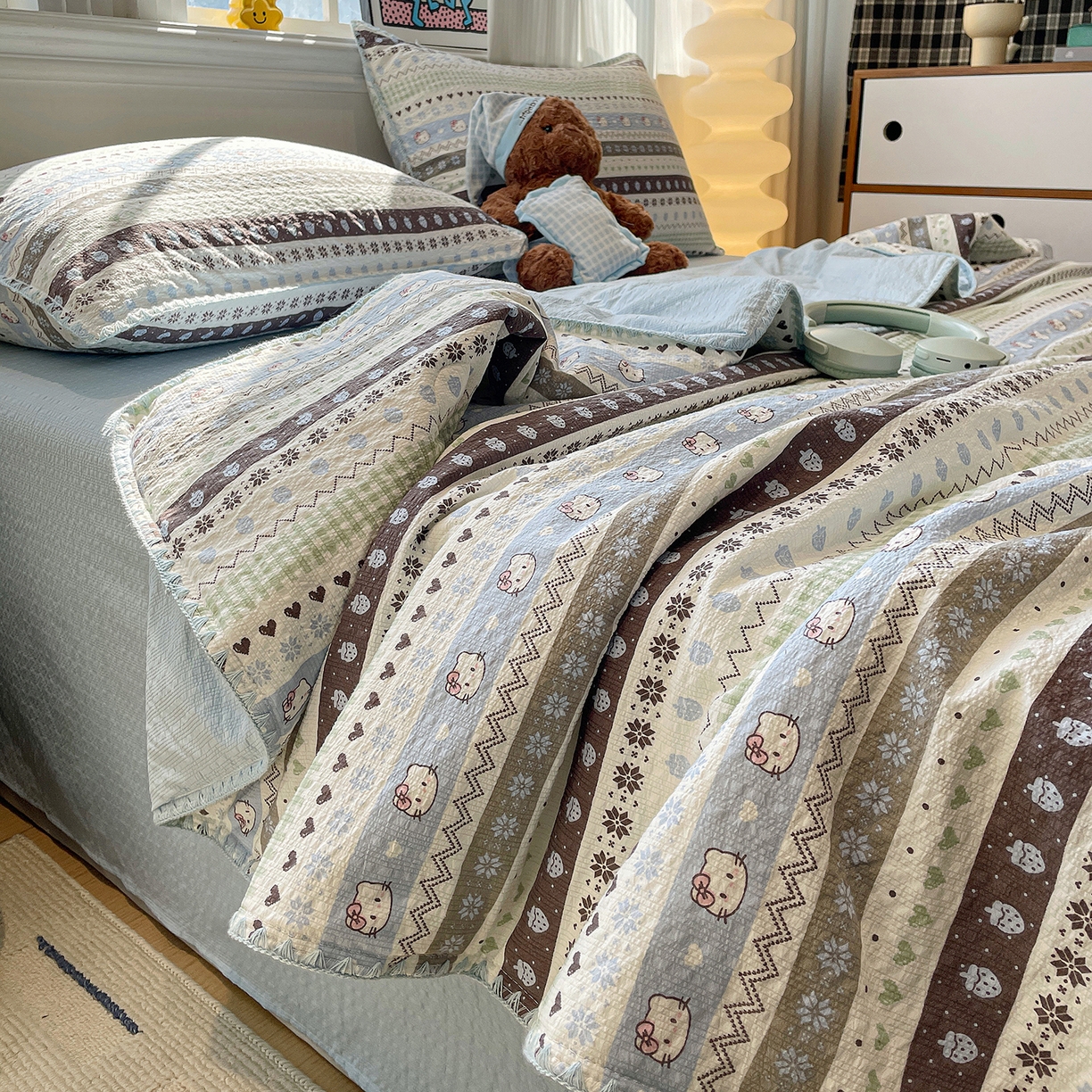 91家纺网 家纺一手货源 找家纺 奈颜 2026新款费尔岛云柔泡芙纱A类贝壳边夏被四件套-提供买家秀 猫咪集-蓝