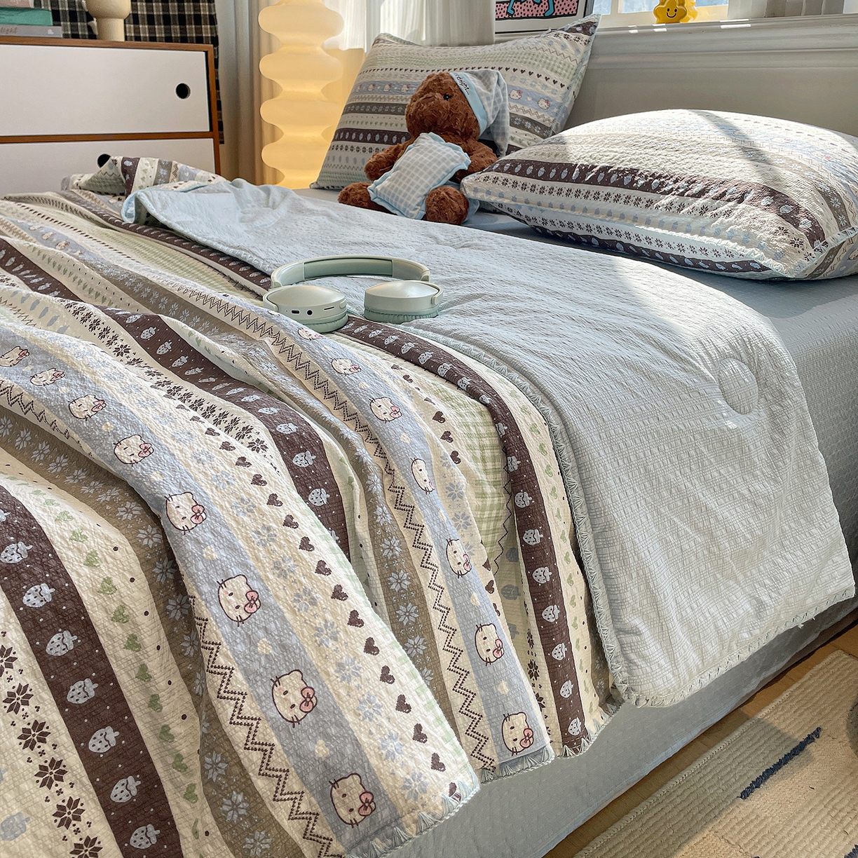 91家纺网 家纺一手货源 找家纺 奈颜 2026新款费尔岛云柔泡芙纱A类贝壳边夏被四件套-提供买家秀 猫咪集-蓝