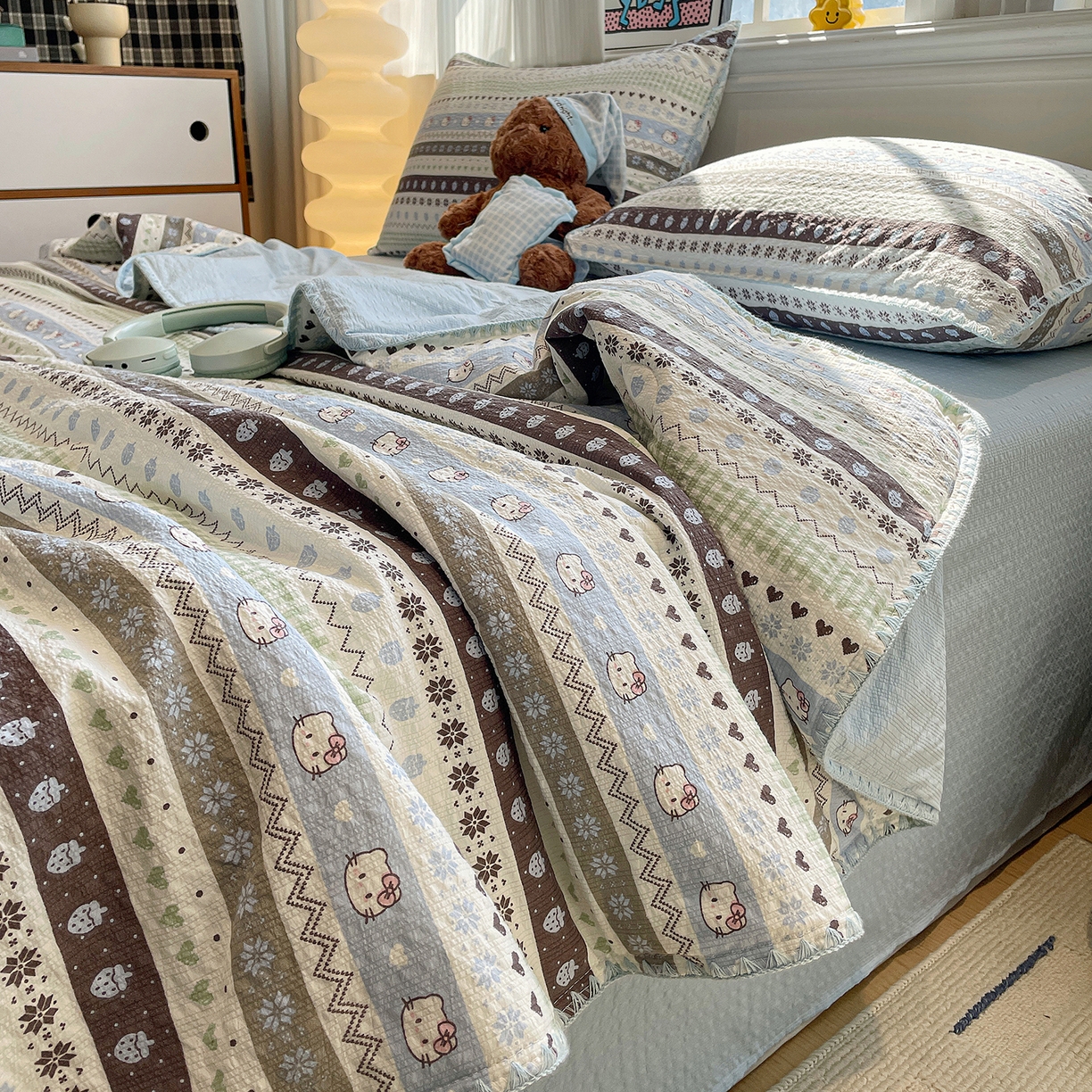 91家纺网 家纺一手货源 找家纺 奈颜 2026新款费尔岛云柔泡芙纱A类贝壳边夏被四件套-提供买家秀 猫咪集-蓝