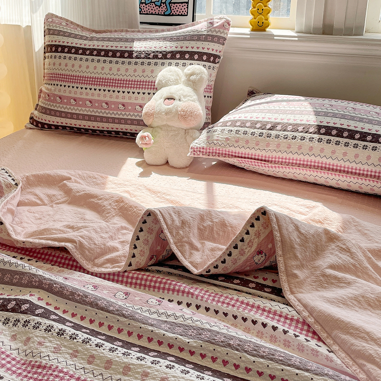 91家纺网 家纺一手货源 找家纺 奈颜 2026新款费尔岛云柔泡芙纱A类贝壳边夏被四件套-提供买家秀 猫咪集-粉