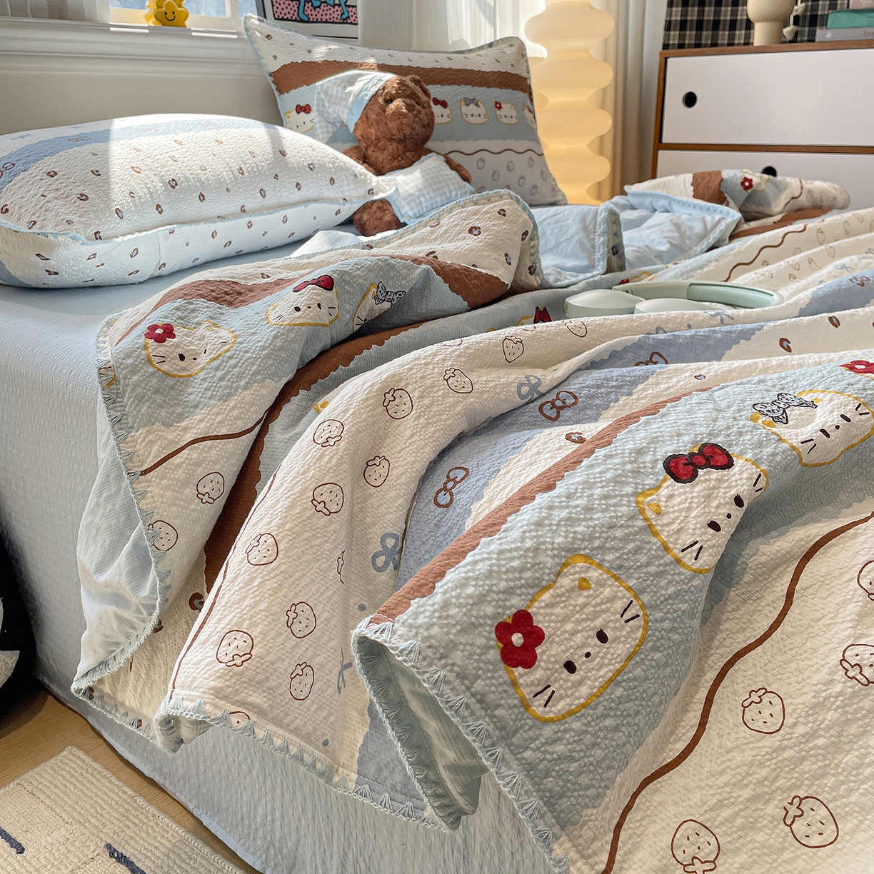 91家纺网 家纺一手货源 找家纺 奈颜 2026新款费尔岛云柔泡芙纱A类贝壳边夏被四件套-提供买家秀 可可小猫