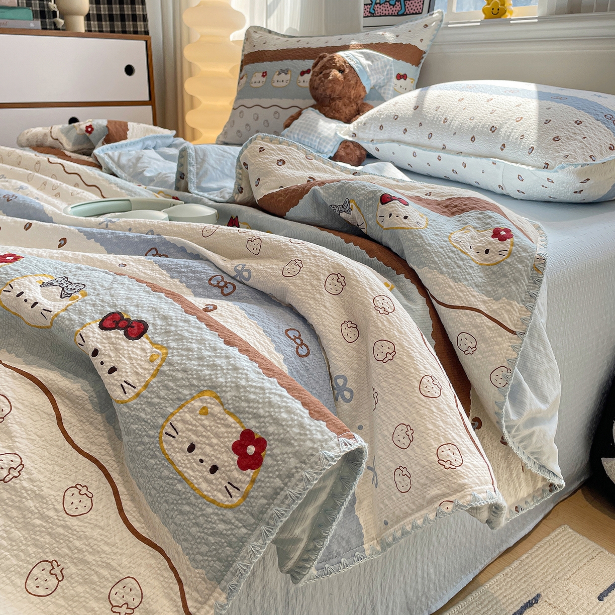 91家纺网 家纺一手货源 找家纺 奈颜 2026新款费尔岛云柔泡芙纱A类贝壳边夏被四件套-提供买家秀 可可小猫