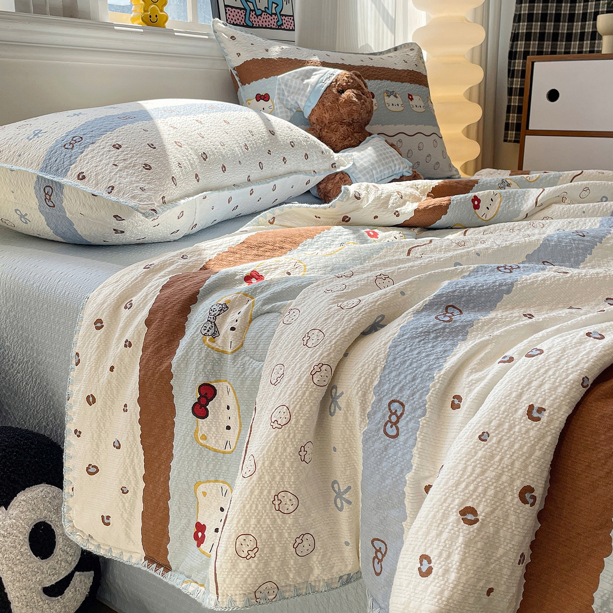 91家纺网 家纺一手货源 找家纺 奈颜 2026新款费尔岛云柔泡芙纱A类贝壳边夏被四件套-提供买家秀 可可小猫