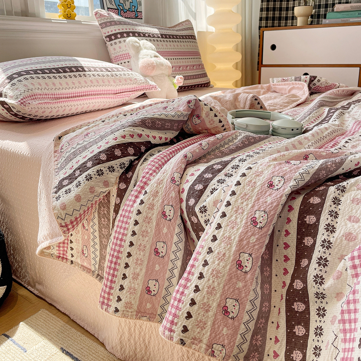 91家纺网 家纺一手货源 找家纺 奈颜 2026新款费尔岛云柔泡芙纱A类贝壳边夏被四件套-提供买家秀 猫咪集-粉