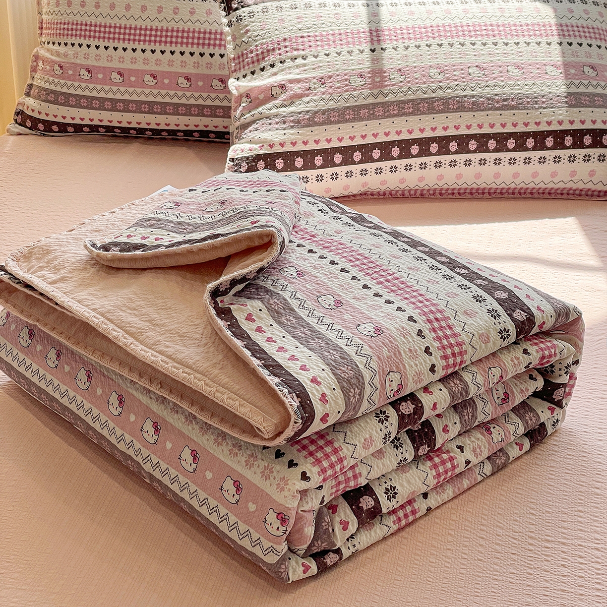 91家纺网 家纺一手货源 找家纺 奈颜 2026新款费尔岛云柔泡芙纱A类贝壳边夏被四件套-提供买家秀 猫咪集-粉