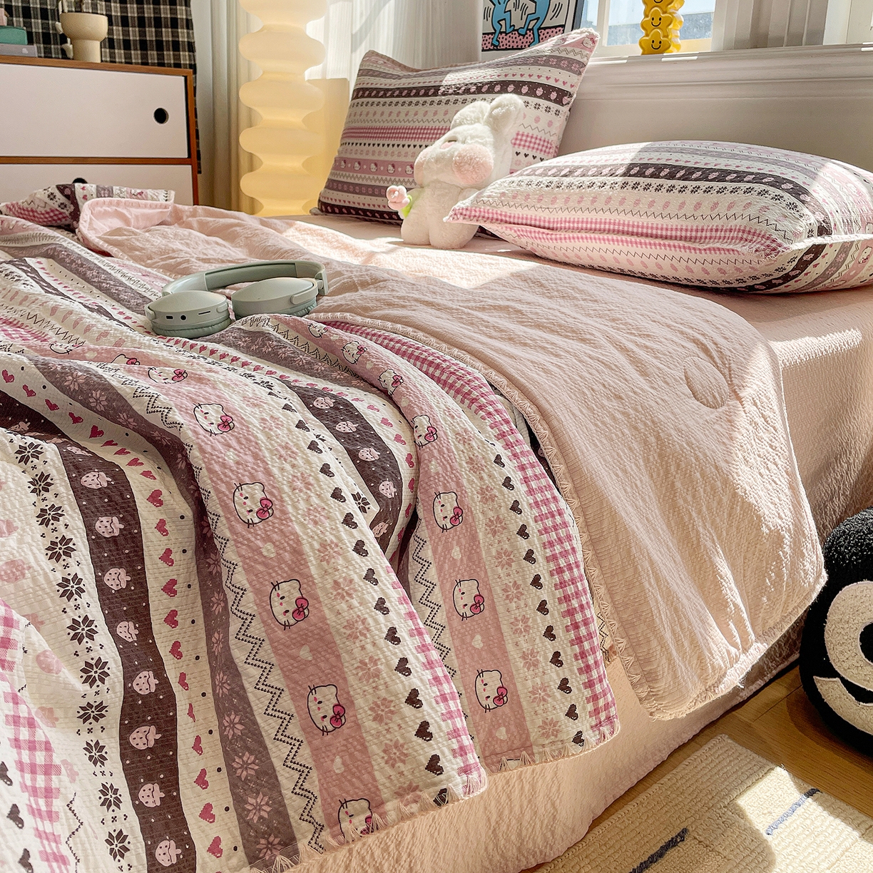 91家纺网 家纺一手货源 找家纺 奈颜 2026新款费尔岛云柔泡芙纱A类贝壳边夏被四件套-提供买家秀 猫咪集-粉