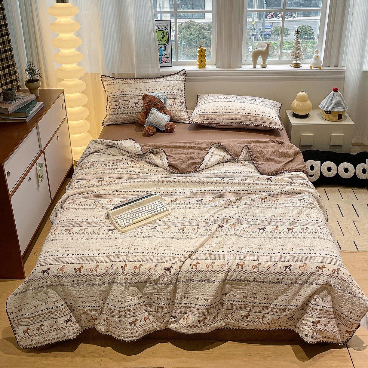 91家纺网 家纺一手货源 找家纺 奈颜 2026新款费尔岛云柔泡芙纱A类贝壳边夏被四件套-提供买家秀 栗色小马