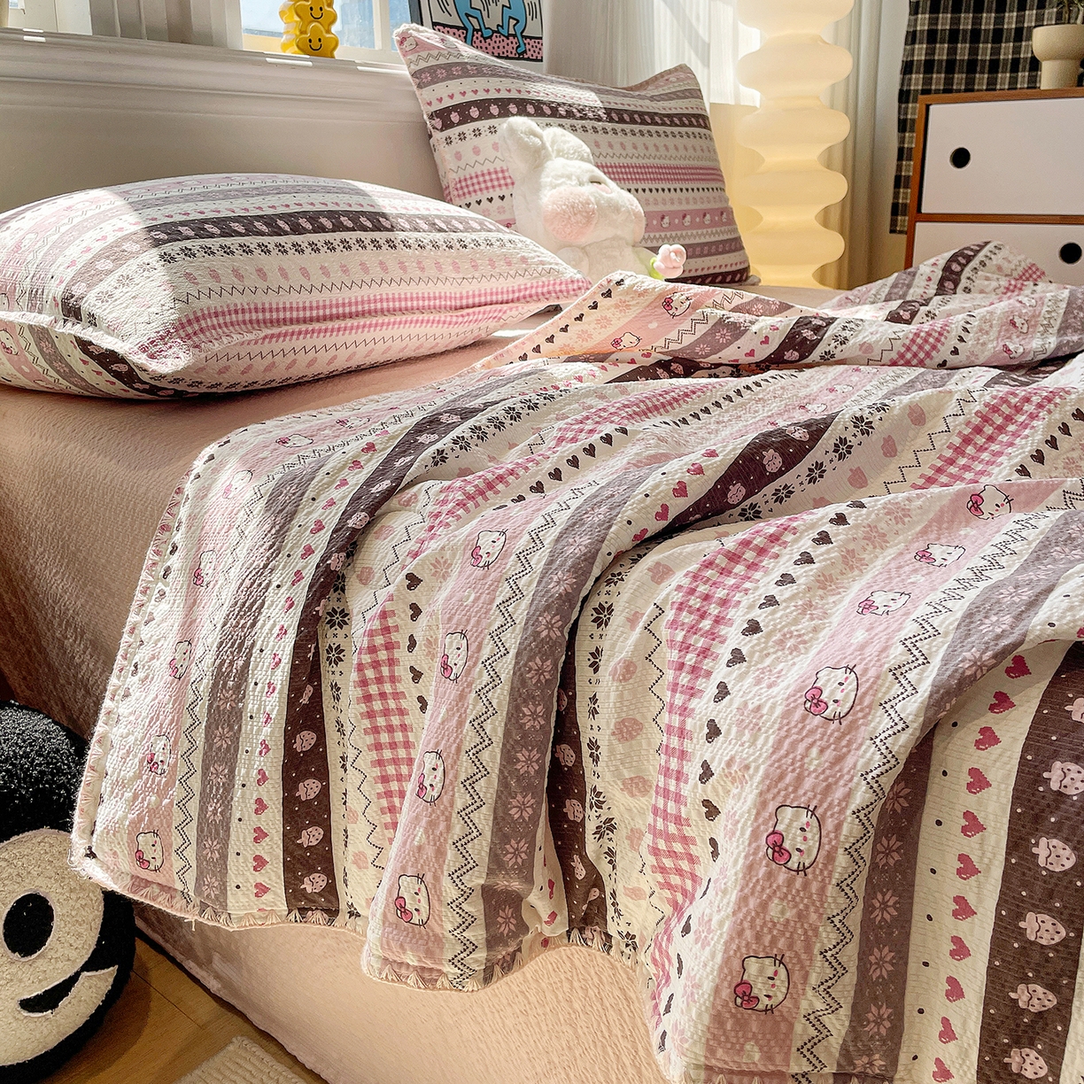 91家纺网 家纺一手货源 找家纺 奈颜 2026新款费尔岛云柔泡芙纱A类贝壳边夏被四件套-提供买家秀 猫咪集-粉