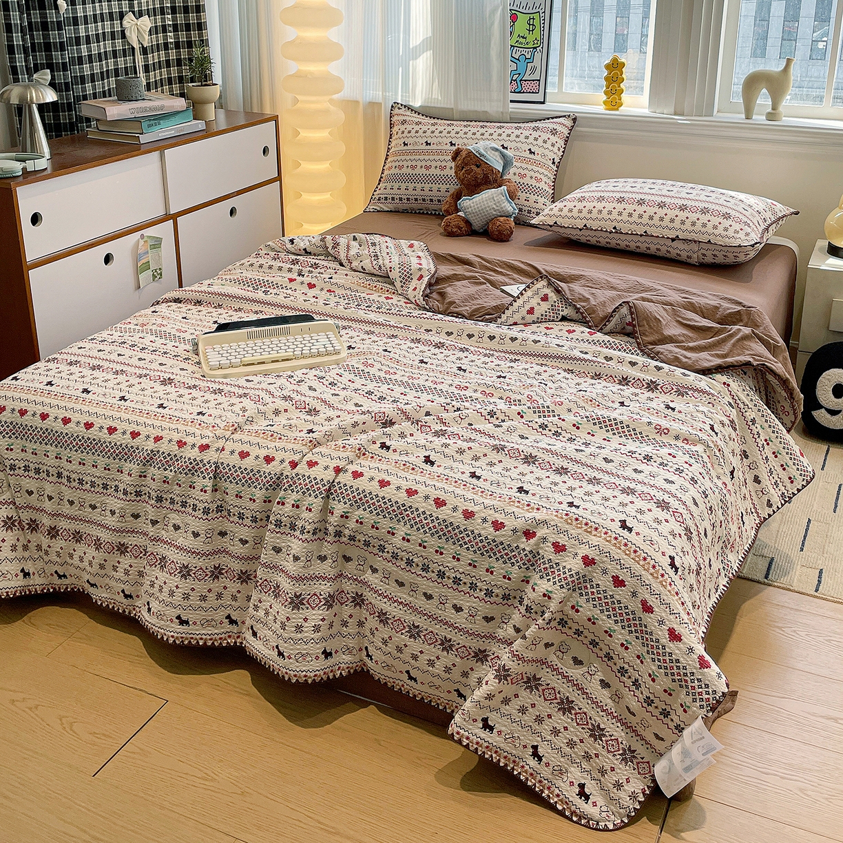 91家纺网 家纺一手货源 找家纺 奈颜 2026新款费尔岛云柔泡芙纱A类贝壳边夏被四件套-提供买家秀 调皮奶狗