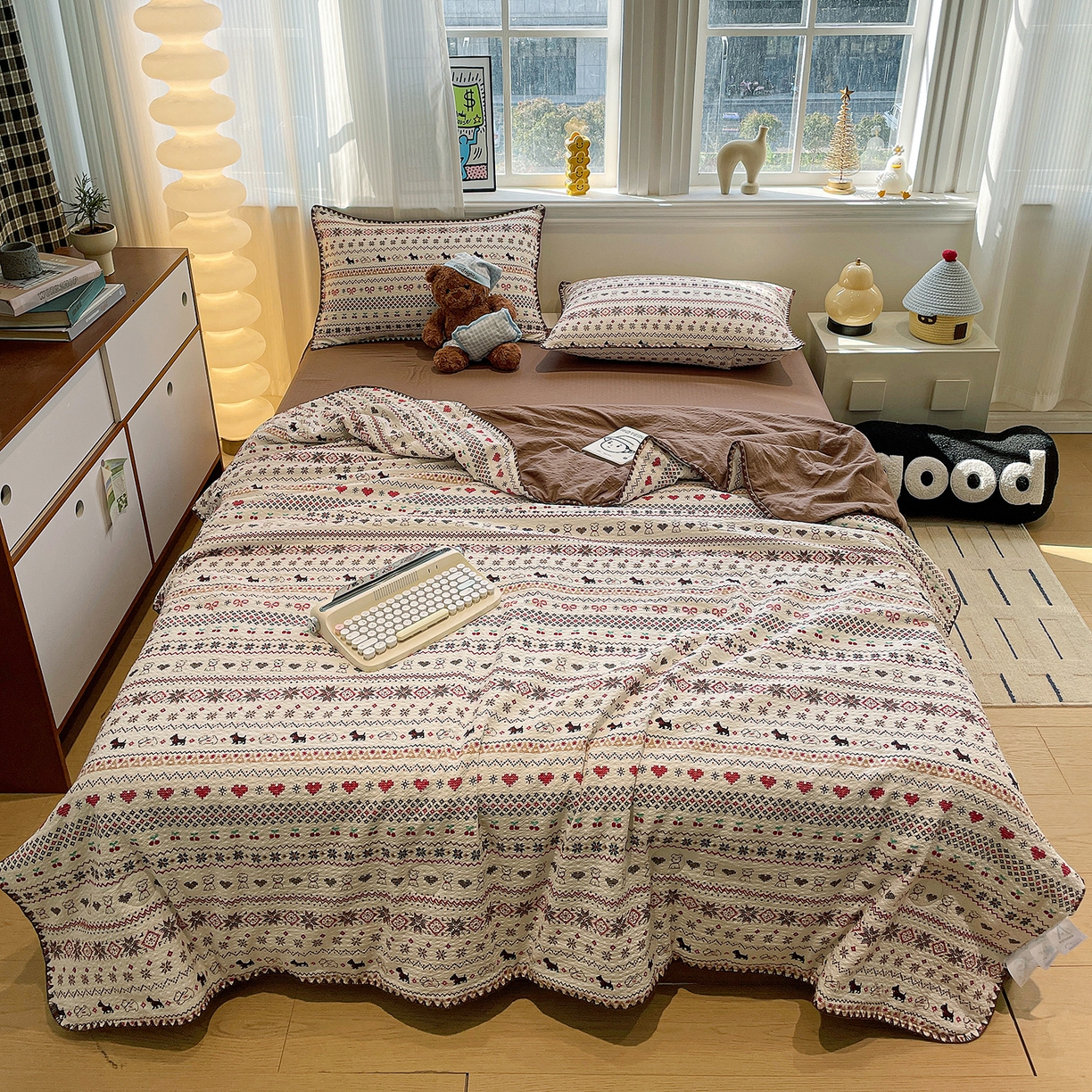 91家纺网 家纺一手货源 找家纺 奈颜 2026新款费尔岛云柔泡芙纱A类贝壳边夏被四件套-提供买家秀 调皮奶狗