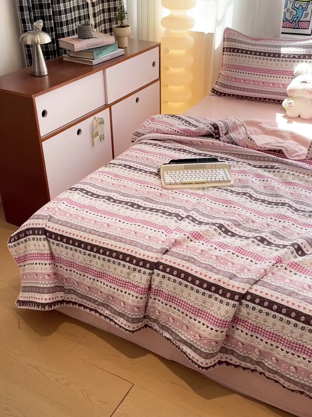 91家纺网 家纺一手货源 找家纺 奈颜 2026新款费尔岛云柔泡芙纱A类贝壳边夏被四件套-提供买家秀 猫咪集-粉