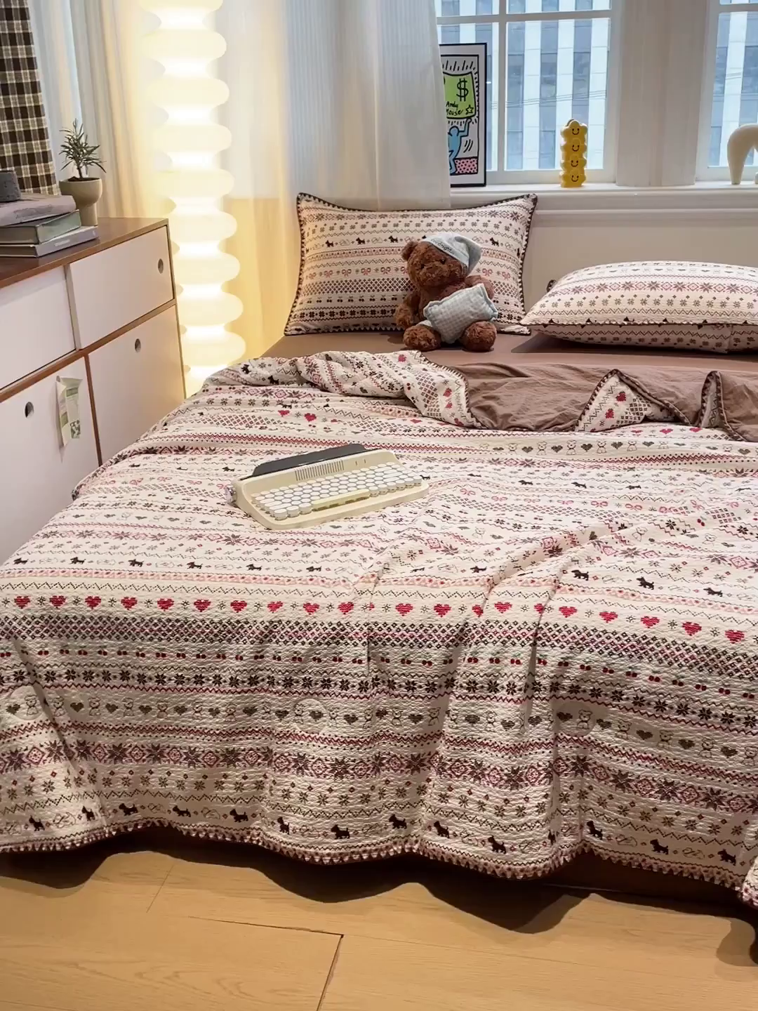 91家纺网 家纺一手货源 找家纺 奈颜 2026新款费尔岛云柔泡芙纱A类贝壳边夏被四件套-提供买家秀 调皮奶狗