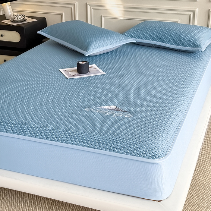 91家纺网 家纺一手货源 找家纺 人人爱家纺 2026新款冰豆豆刺绣软凉席床笠 富士山-水蓝