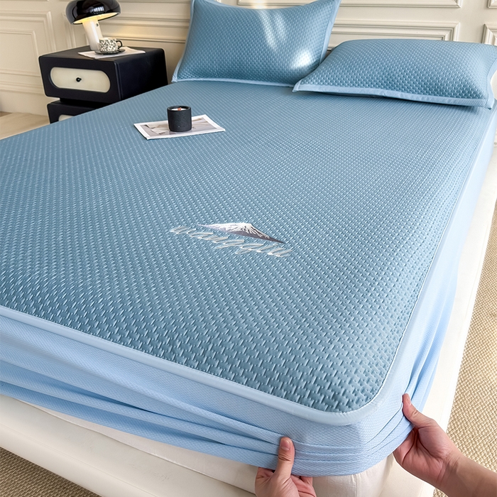 91家纺网 家纺一手货源 找家纺 人人爱家纺 2026新款冰豆豆刺绣软凉席床笠 富士山-水蓝