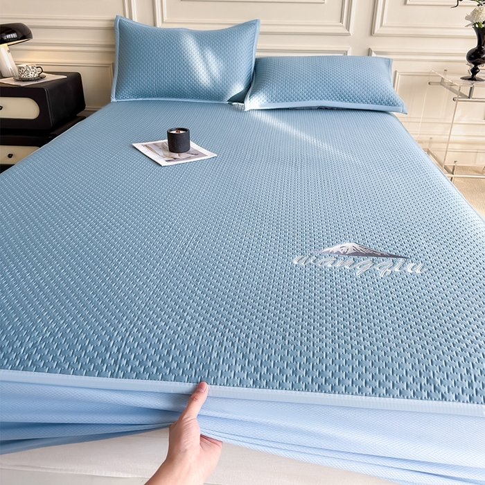 91家纺网 家纺一手货源 找家纺 人人爱家纺 2026新款冰豆豆刺绣软凉席床笠 富士山-水蓝