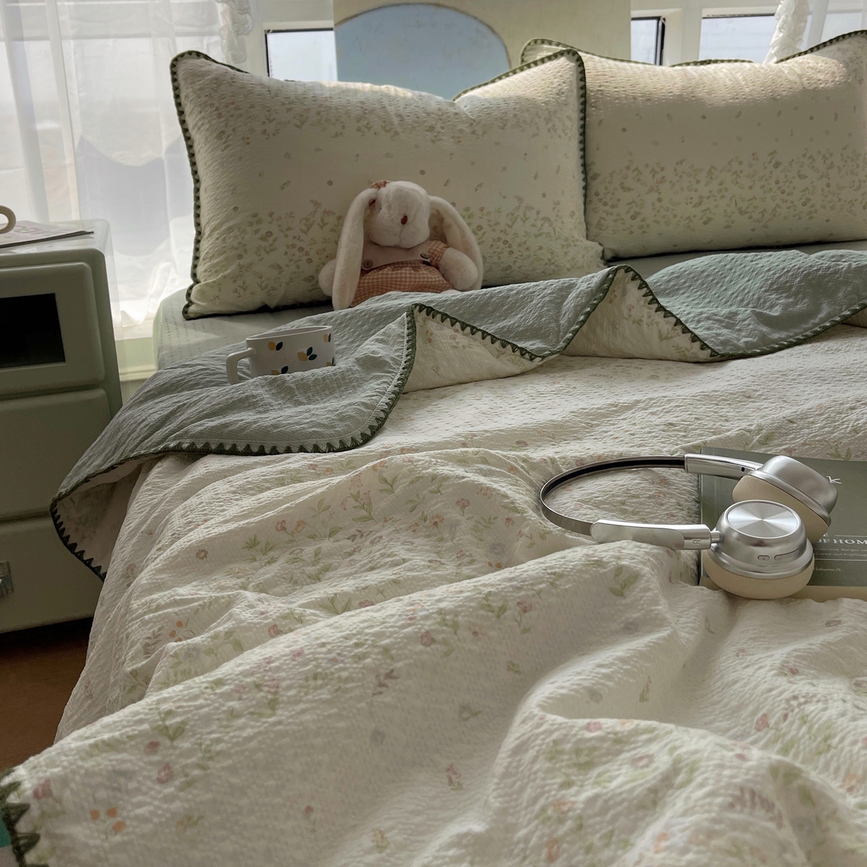 91家纺网 家纺一手货源 找家纺 几禾 2026春夏新款泡芙纱贝壳边夏被夏凉被空调被四件套 欧包-浅夏花信