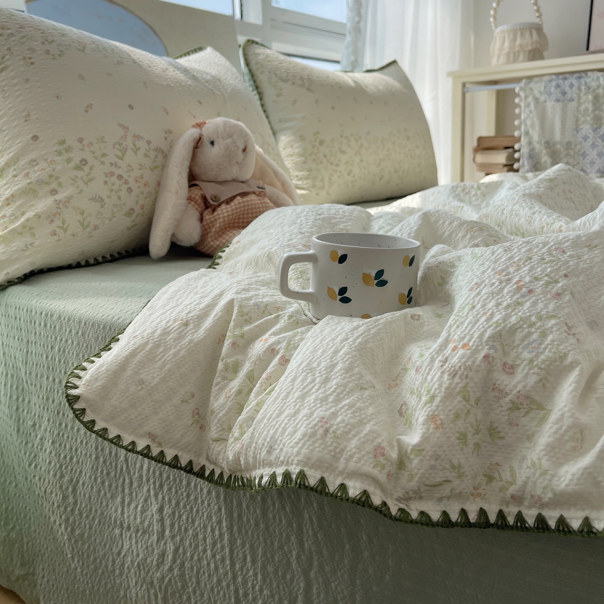 91家纺网 家纺一手货源 找家纺 几禾 2026春夏新款泡芙纱贝壳边夏被夏凉被空调被四件套 欧包-浅夏花信