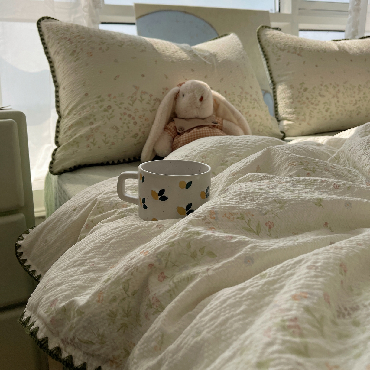 91家纺网 家纺一手货源 找家纺 几禾 2026春夏新款泡芙纱贝壳边夏被夏凉被空调被四件套 欧包-浅夏花信