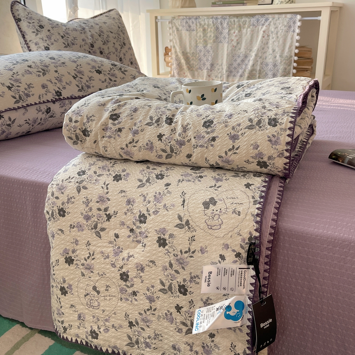 91家纺网 家纺一手货源 找家纺 几禾 2026春夏新款泡芙纱贝壳边夏被夏凉被空调被四件套 欧包-小猫秘境紫