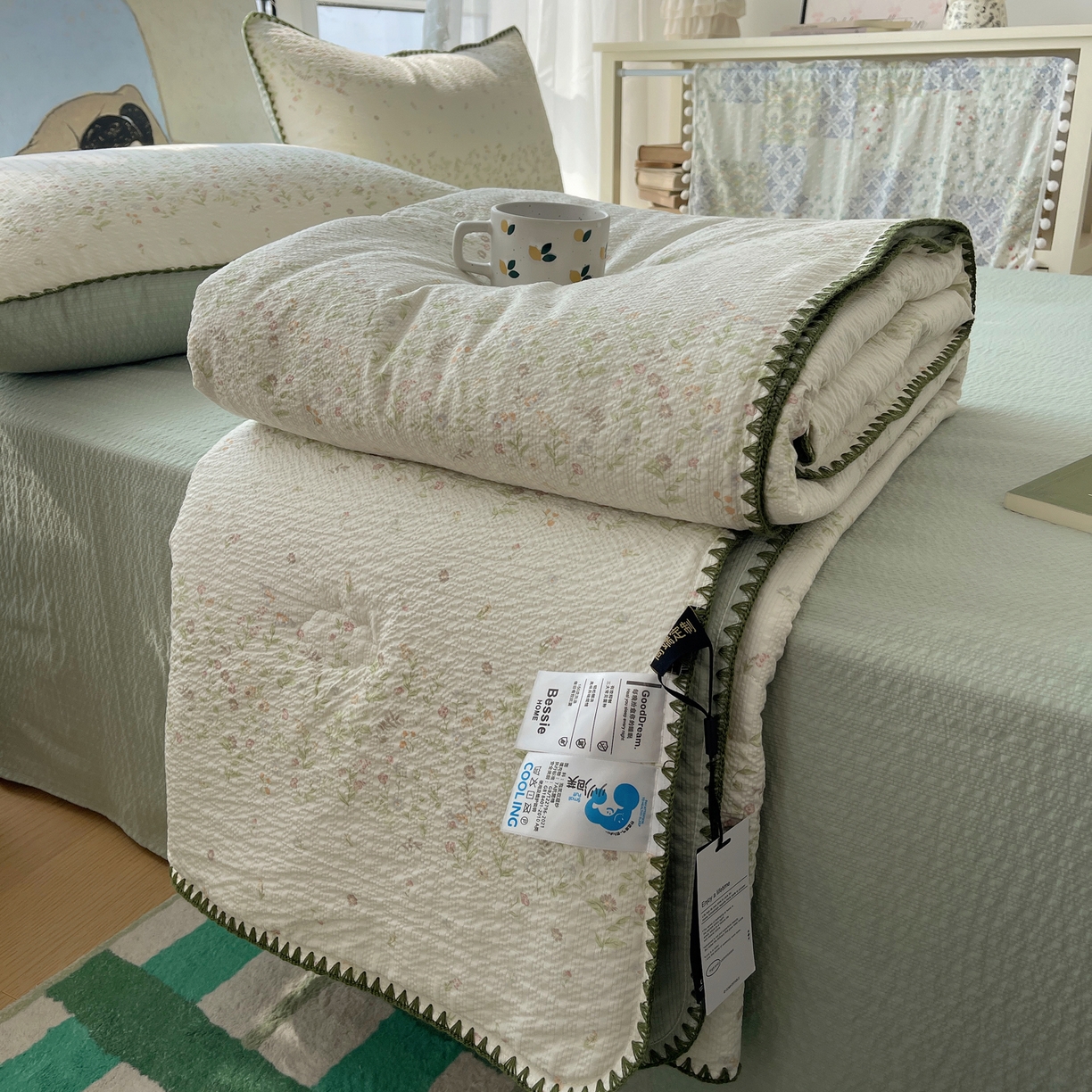 91家纺网 家纺一手货源 找家纺 几禾 2026春夏新款泡芙纱贝壳边夏被夏凉被空调被四件套 欧包-浅夏花信