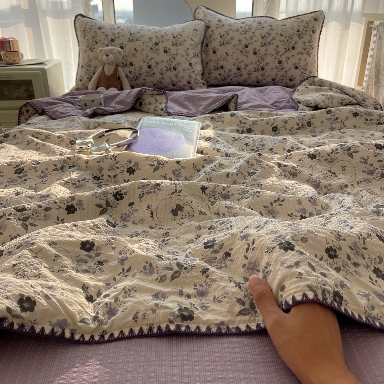 91家纺网 家纺一手货源 找家纺 几禾 2026春夏新款泡芙纱贝壳边夏被夏凉被空调被四件套 欧包-小猫秘境紫