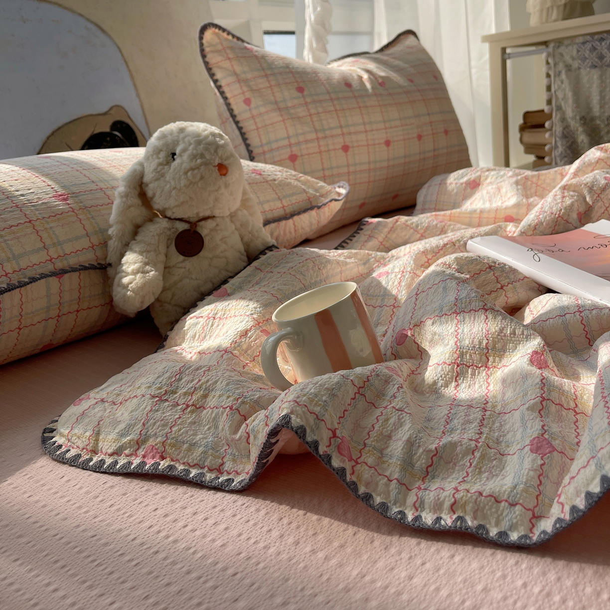 91家纺网 家纺一手货源 找家纺 几禾 2026春夏新款泡芙纱贝壳边夏被夏凉被空调被四件套 欧包-格格心