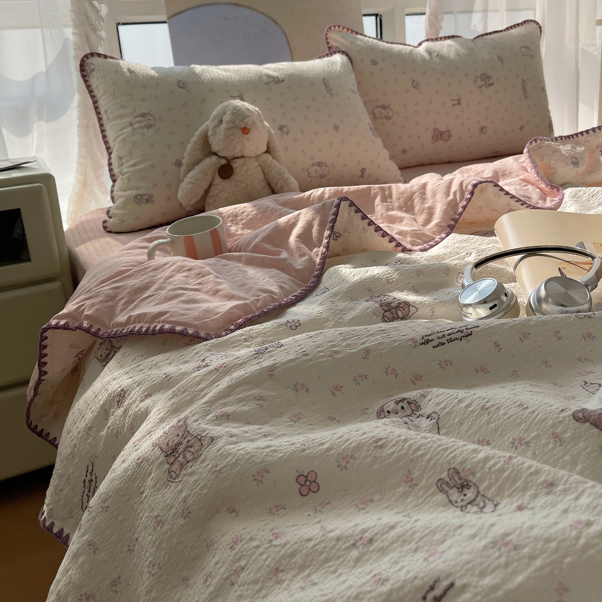 91家纺网 家纺一手货源 找家纺 几禾 2026春夏新款泡芙纱贝壳边夏被夏凉被空调被四件套 欧包-悦悦小兔