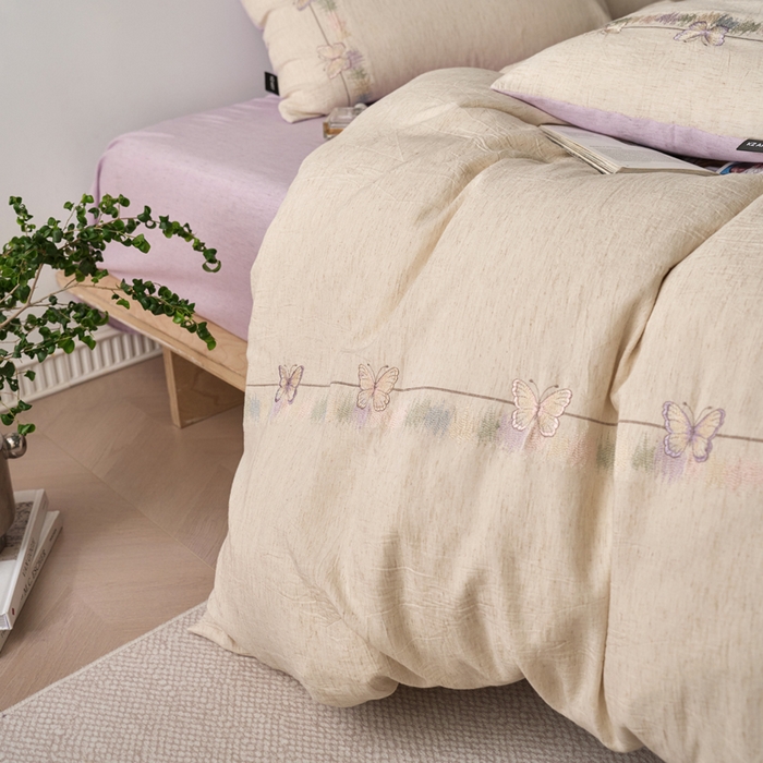 91家纺网 家纺一手货源 找家纺 卡姿家纺 2026春夏天丝棉麻裸感超柔四件套— 梦蝶 梦蝶米白