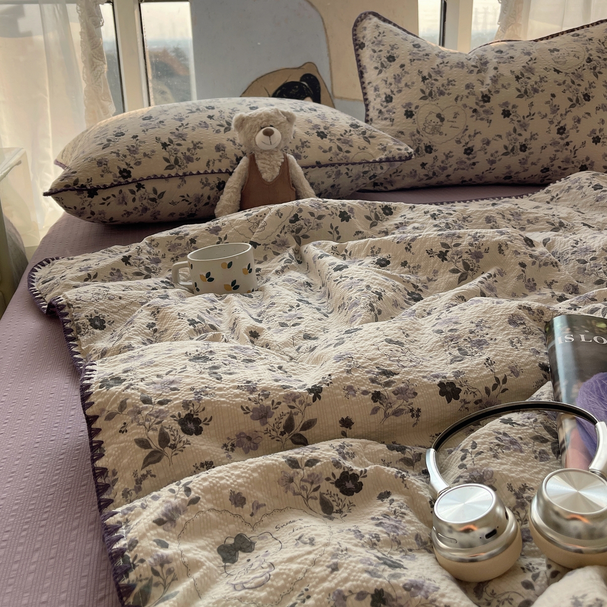 91家纺网 家纺一手货源 找家纺 几禾 2026春夏新款泡芙纱贝壳边夏被夏凉被空调被四件套 欧包-小猫秘境紫