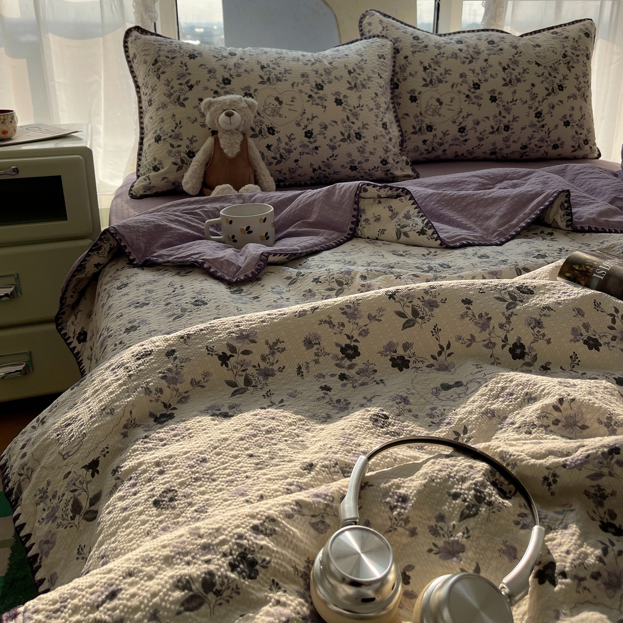 91家纺网 家纺一手货源 找家纺 几禾 2026春夏新款泡芙纱贝壳边夏被夏凉被空调被四件套 欧包-小猫秘境紫