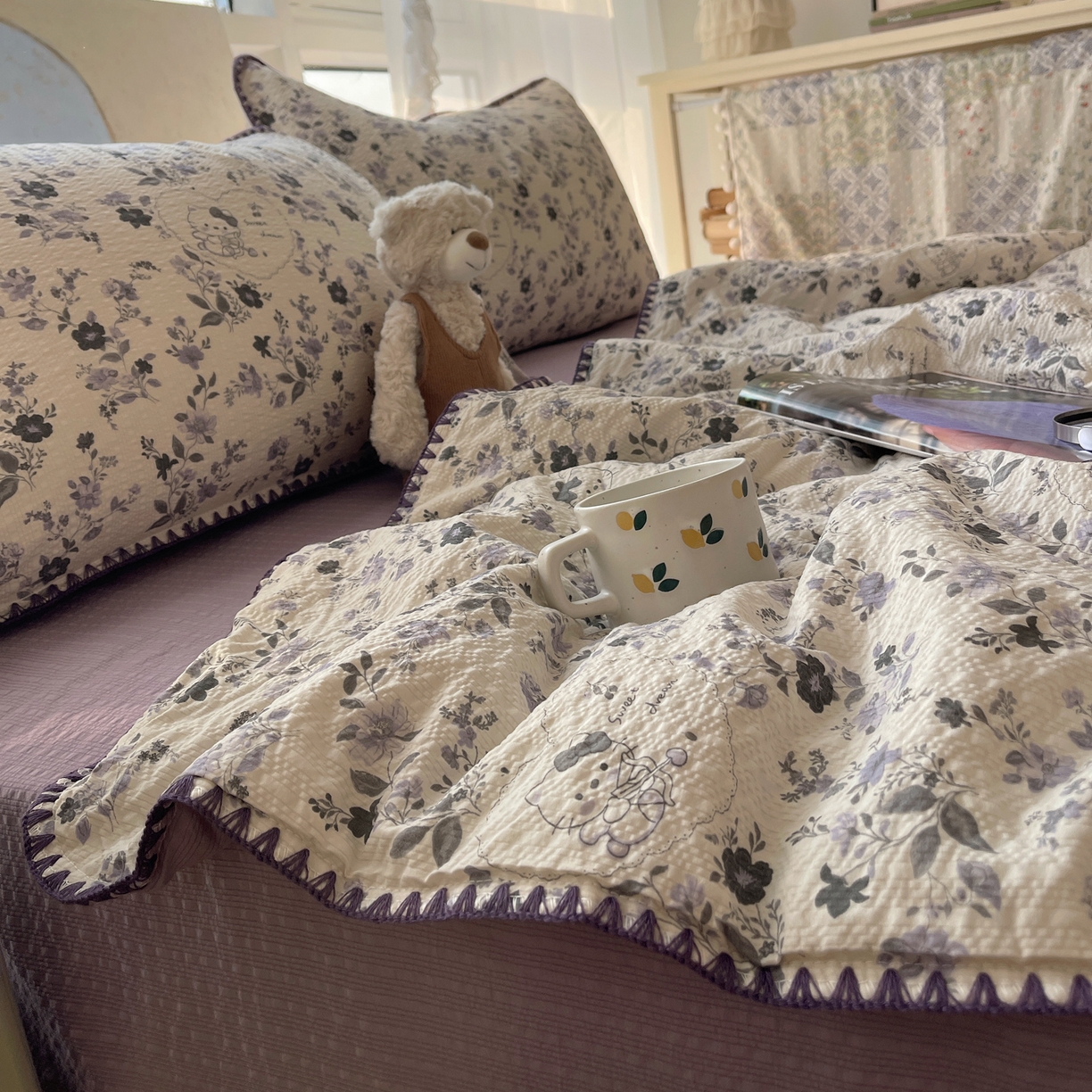 91家纺网 家纺一手货源 找家纺 几禾 2026春夏新款泡芙纱贝壳边夏被夏凉被空调被四件套 欧包-小猫秘境紫