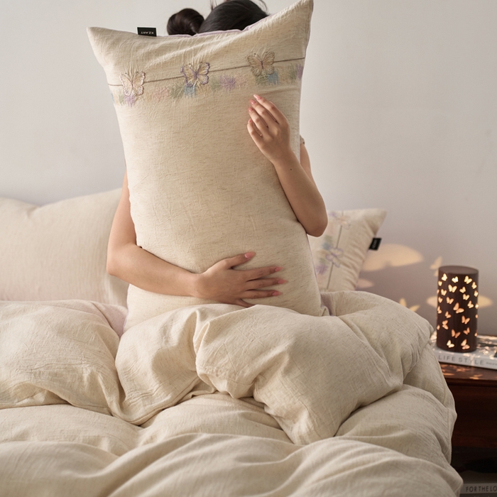 91家纺网 家纺一手货源 找家纺 卡姿家纺 2026春夏天丝棉麻裸感超柔四件套— 梦蝶 梦蝶米白