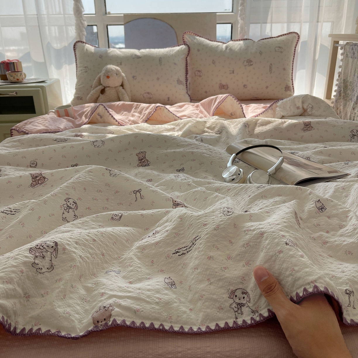 91家纺网 家纺一手货源 找家纺 几禾 2026春夏新款泡芙纱贝壳边夏被夏凉被空调被四件套 欧包-悦悦小兔
