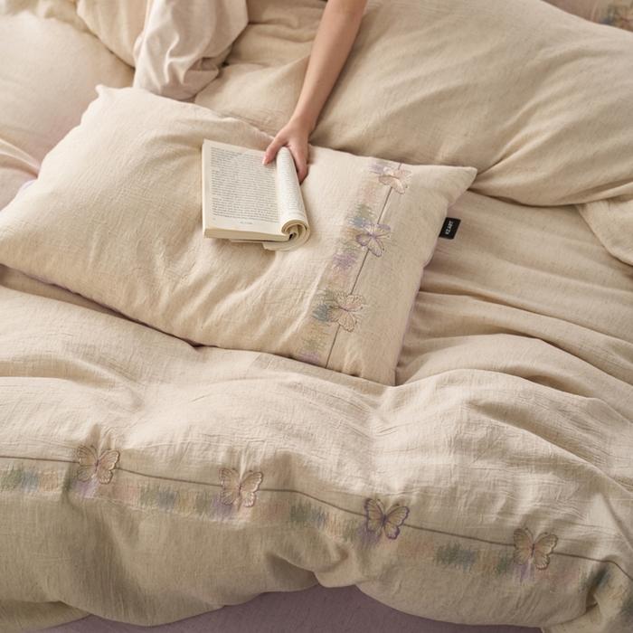 91家纺网 家纺一手货源 找家纺 卡姿家纺 2026春夏天丝棉麻裸感超柔四件套— 梦蝶 梦蝶米白