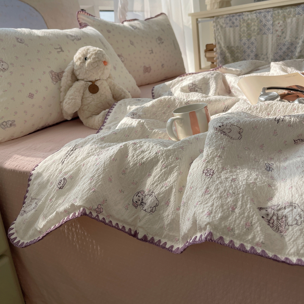 91家纺网 家纺一手货源 找家纺 几禾 2026春夏新款泡芙纱贝壳边夏被夏凉被空调被四件套 欧包-悦悦小兔