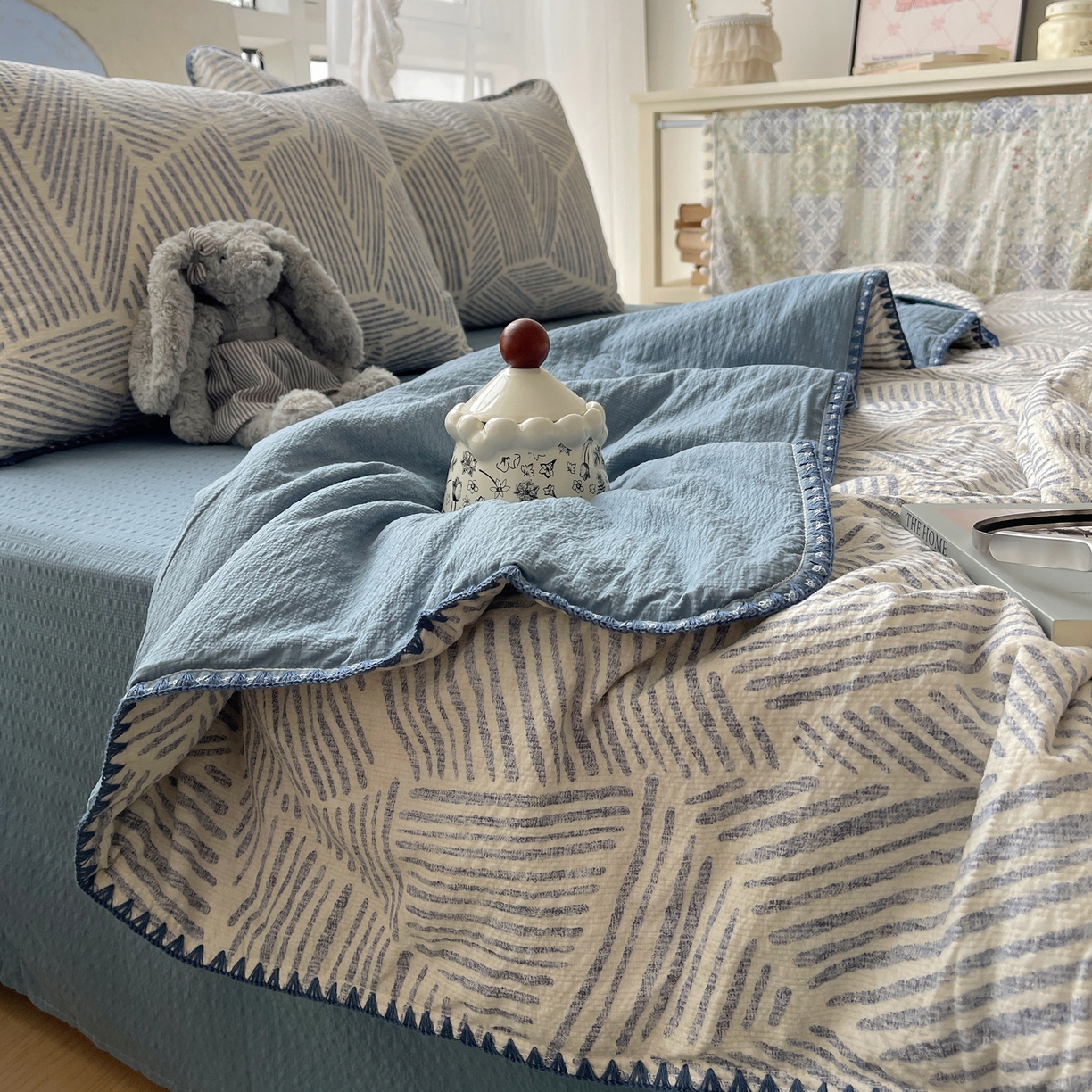 91家纺网 家纺一手货源 找家纺 几禾 2026春夏新款泡芙纱贝壳边夏被夏凉被空调被四件套 欧包-浅川纹