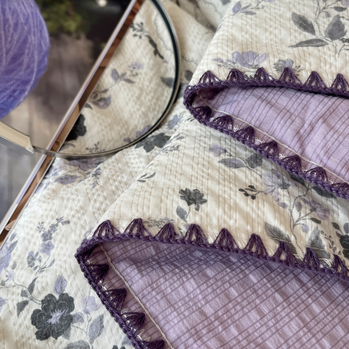 91家纺网 家纺一手货源 找家纺 几禾 2026春夏新款泡芙纱贝壳边夏被夏凉被空调被四件套 欧包-小猫秘境紫