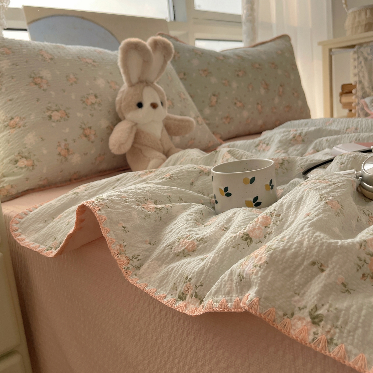 91家纺网 家纺一手货源 找家纺 几禾 2026春夏新款泡芙纱贝壳边夏被夏凉被空调被四件套 欧包-柔诗意