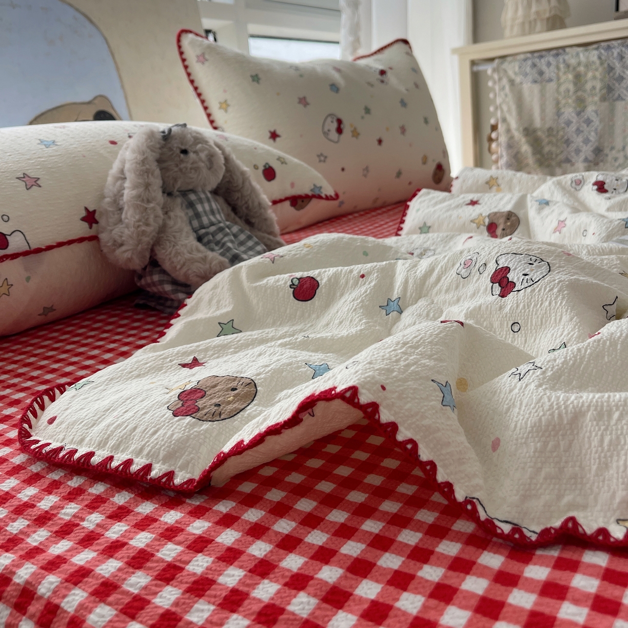 91家纺网 家纺一手货源 找家纺 几禾 2026春夏新款泡芙纱贝壳边夏被夏凉被空调被四件套 欧包-星芒凯蒂