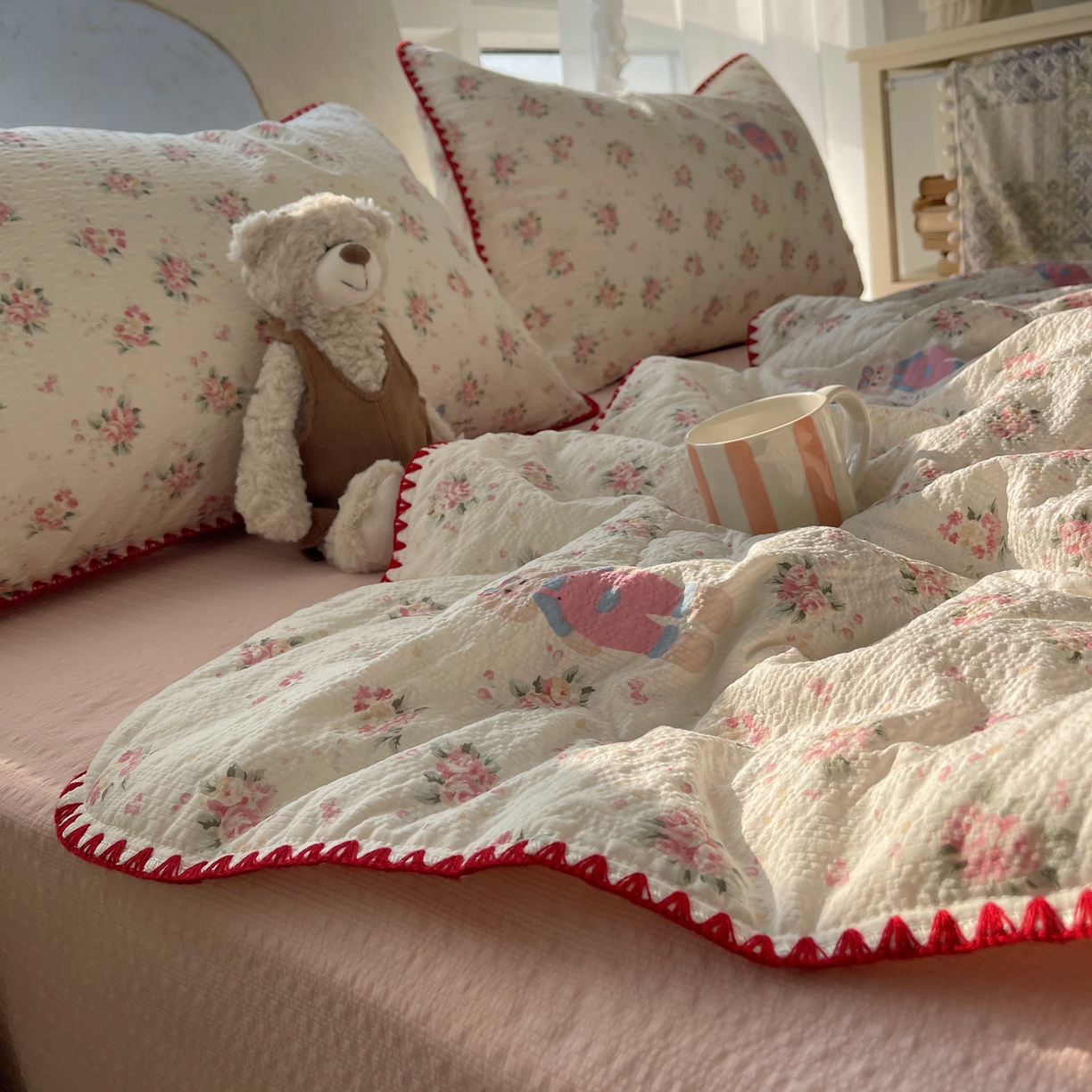 91家纺网 家纺一手货源 找家纺 几禾 2026春夏新款泡芙纱贝壳边夏被夏凉被空调被四件套 欧包-甜卷兔兔