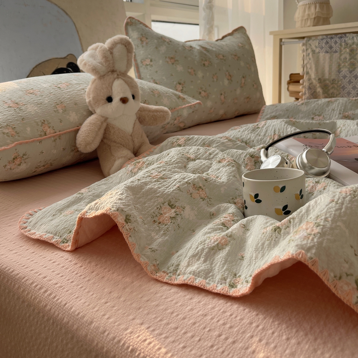 91家纺网 家纺一手货源 找家纺 几禾 2026春夏新款泡芙纱贝壳边夏被夏凉被空调被四件套 欧包-柔诗意